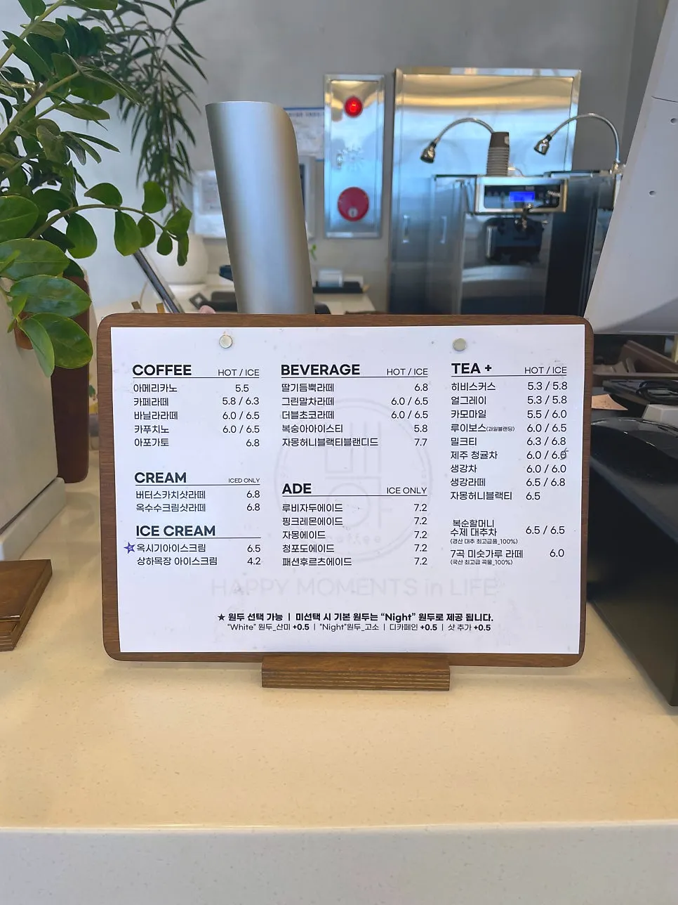 Order area on the 1st floor of Baegya Coffee
