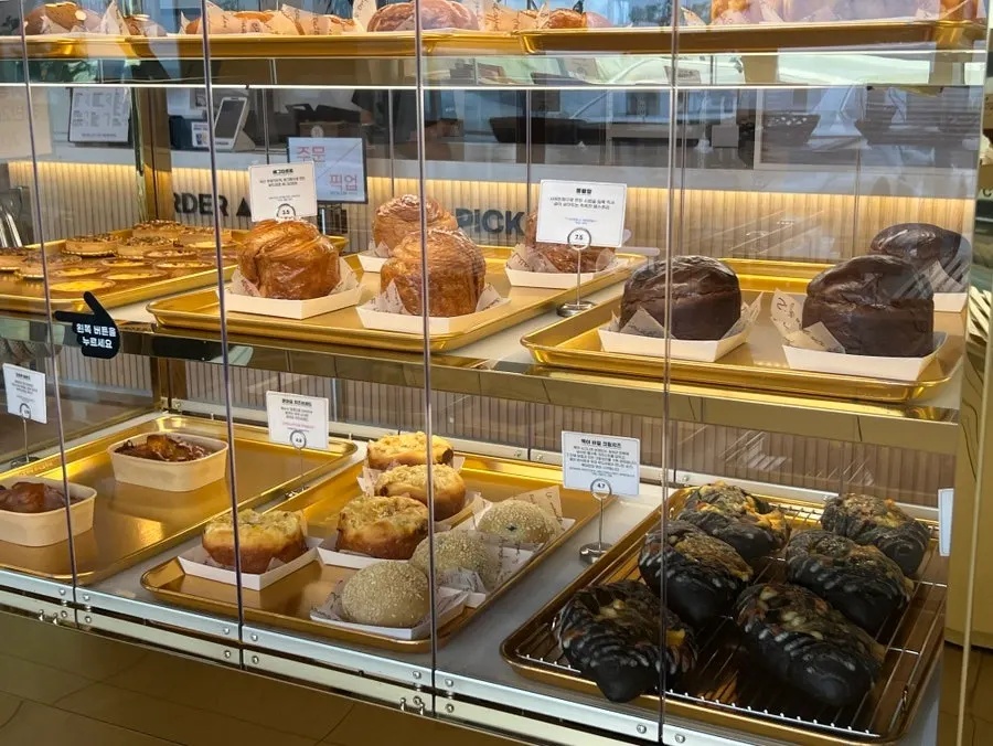 View of Baegya Coffee's large four-floor café