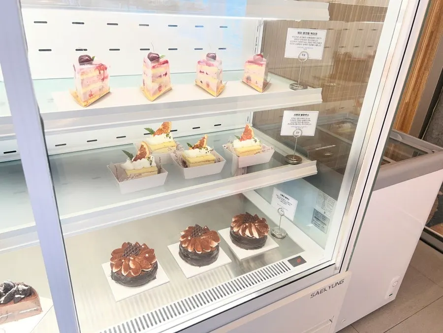 Bread display case on the 1st floor of Baegya Coffee