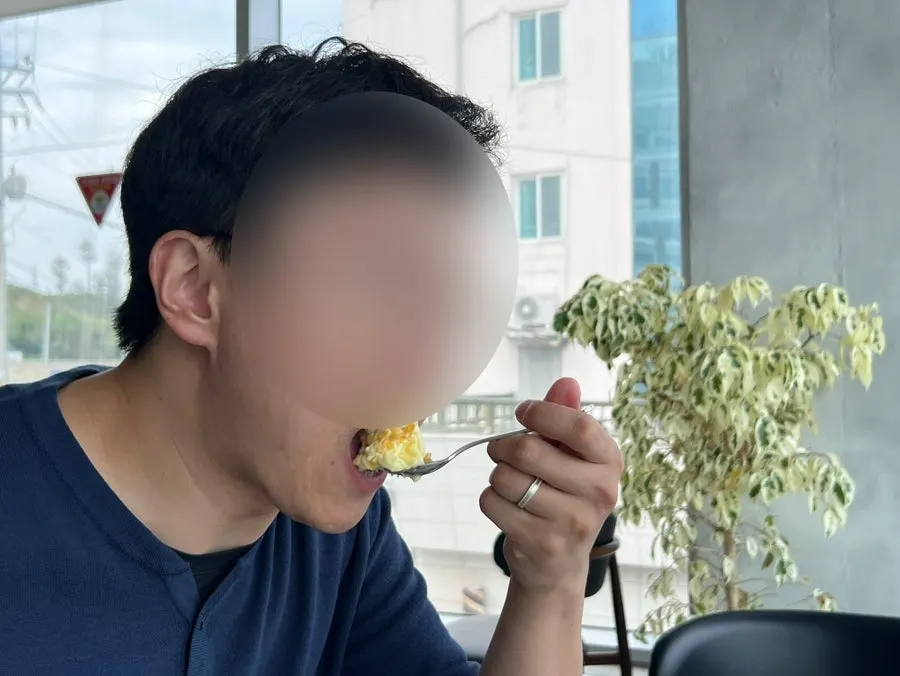 A spoonful of Oksigi ice cream