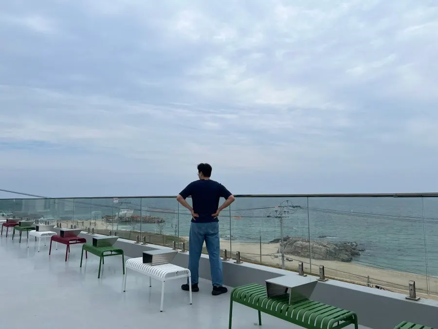 Ocean view of Sageunjin Beach from Baegya Coffee