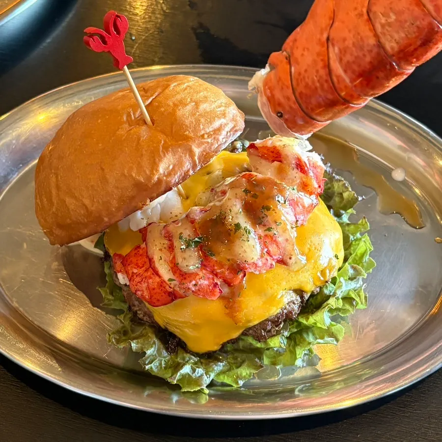 Lobster burger with sauce