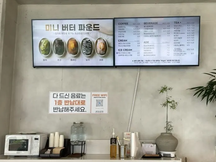 Counter area with the drink menu