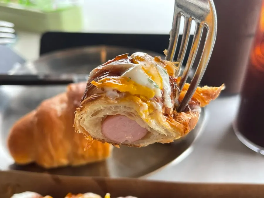 Longe made with pastry and sausage