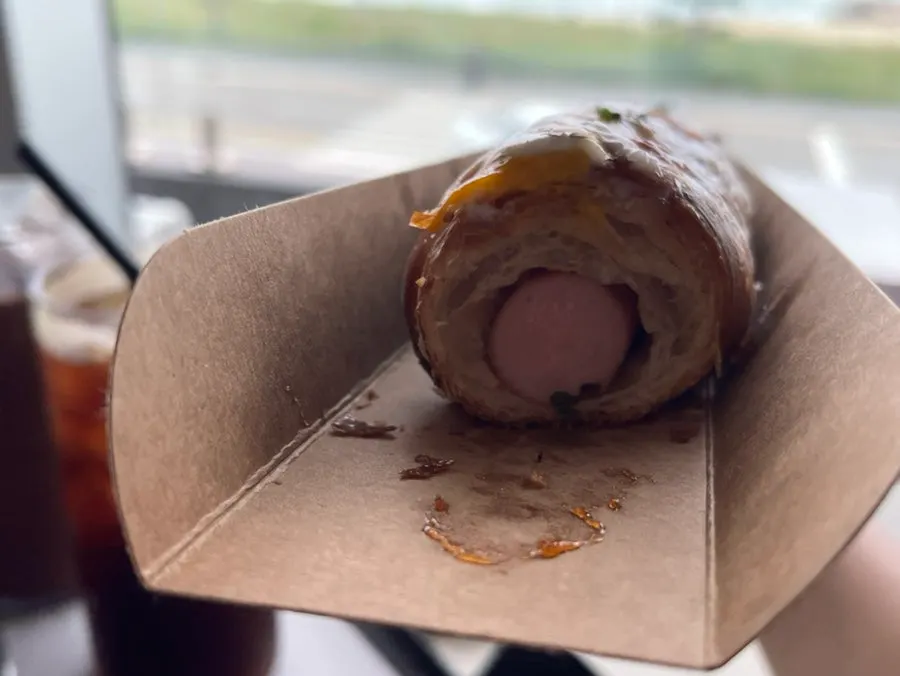 Extra-long longe sausage bread