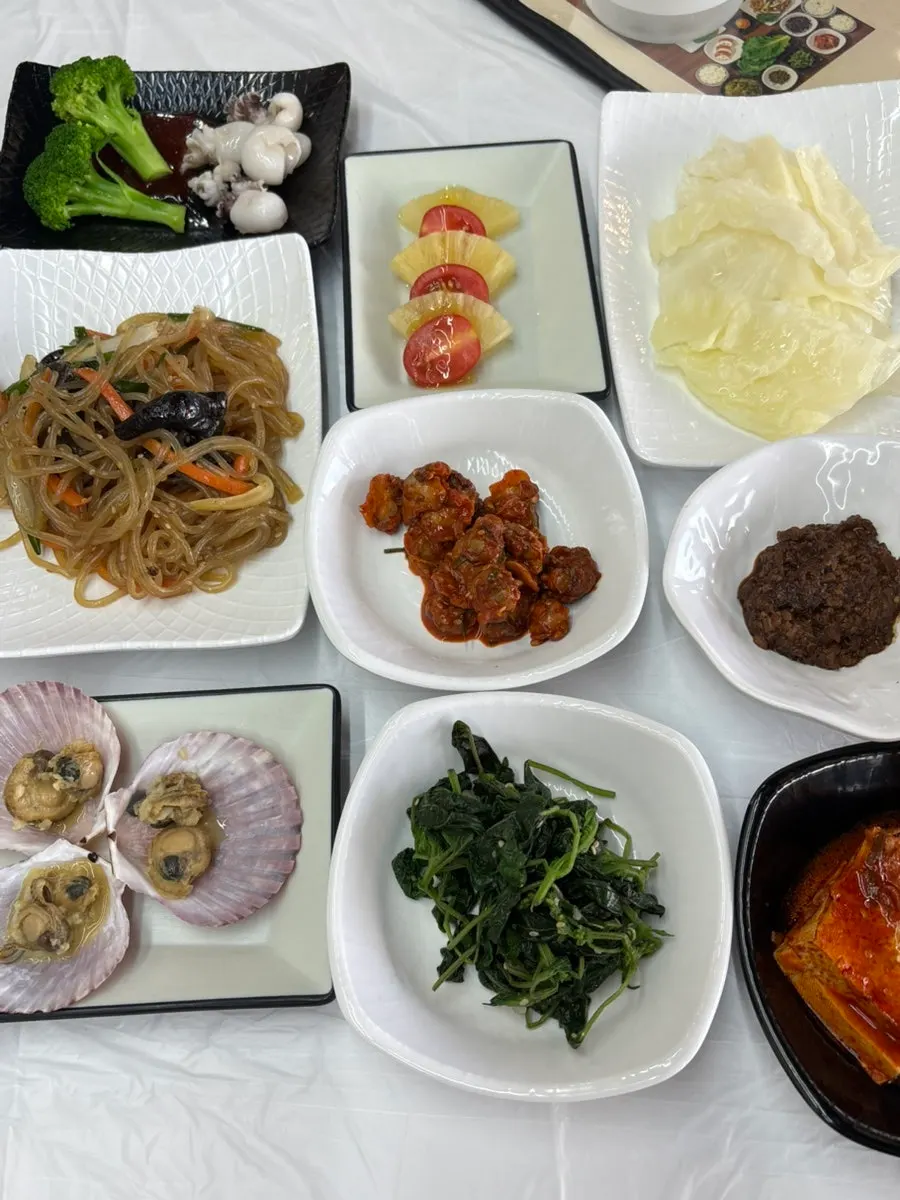 한 상 가득 차려진 사임당한상 3인분