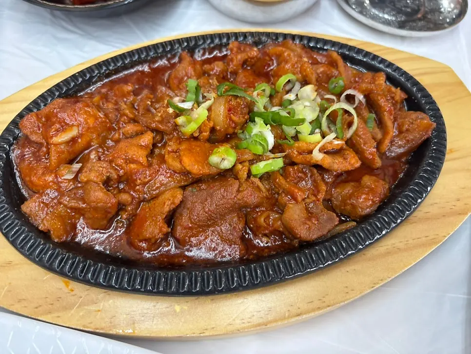 밥과 함께 발라 놓은 생선살