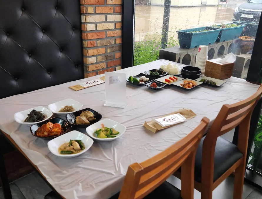 Basic Saimdang set table pre-arranged for a reservation