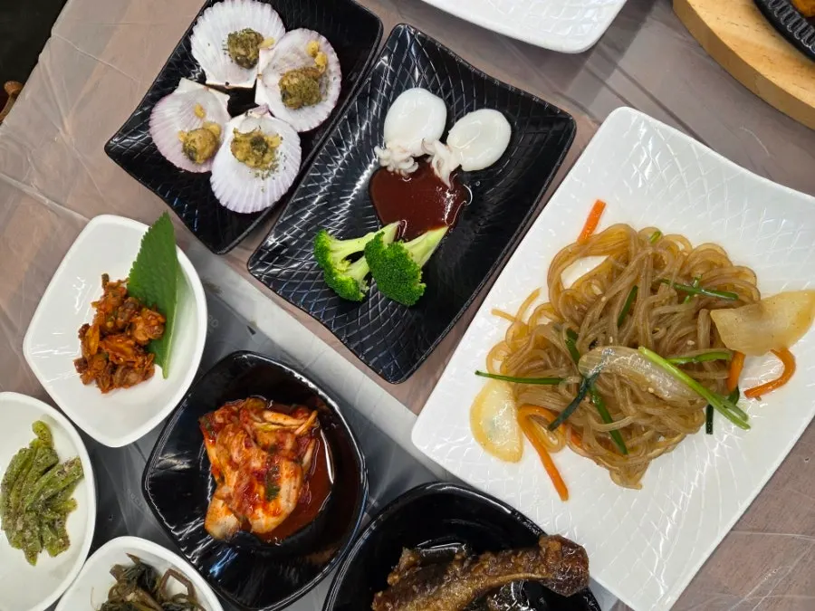 사임당 한상 기본 반찬 접시들