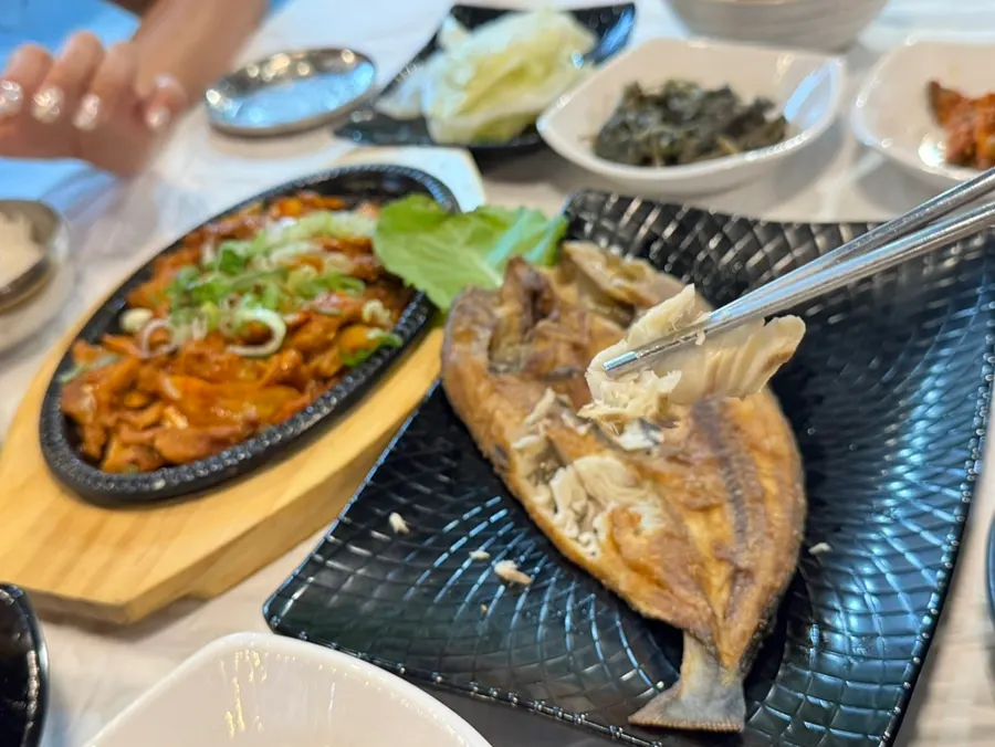 Korean set-meal grilled fish eaten with a child