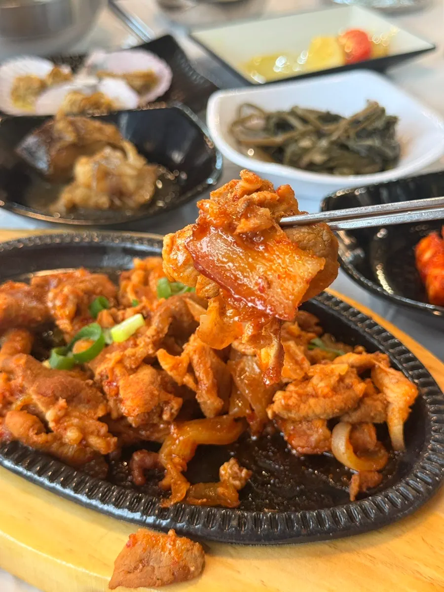 담백한 맛의 생선구이 한 마리