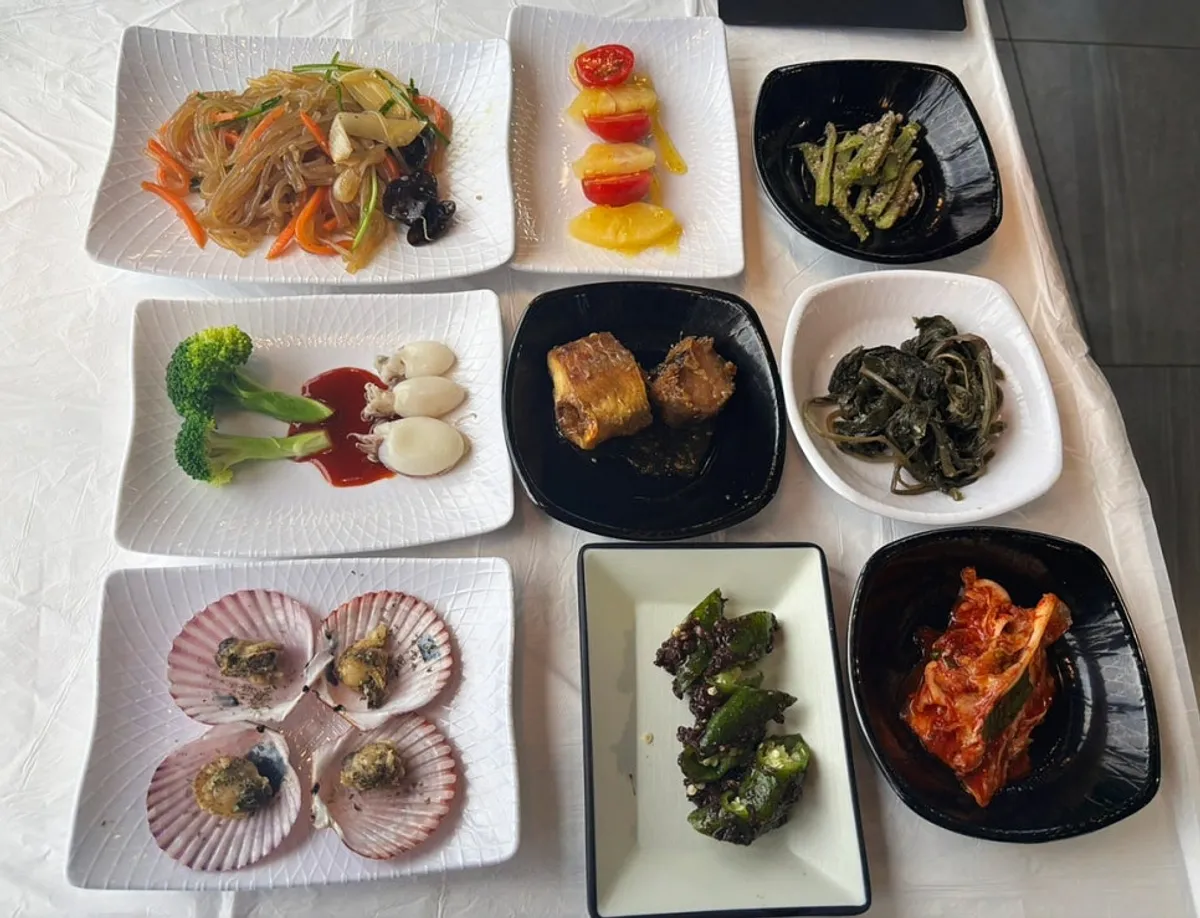반찬이 깔린 사임당한상 2인 상차림