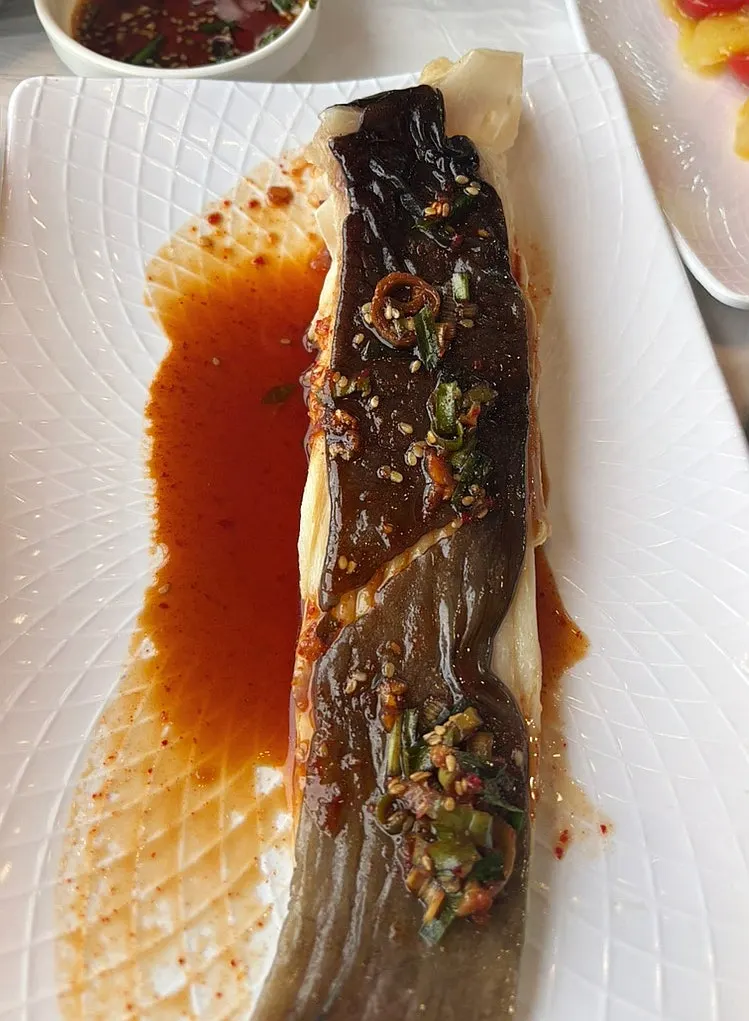 양념간장을 곁들인 초당순두부