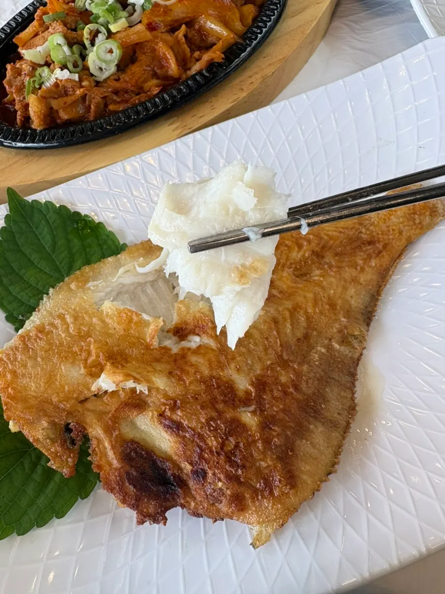 한정식 상차림의 여러 가지 밑반찬