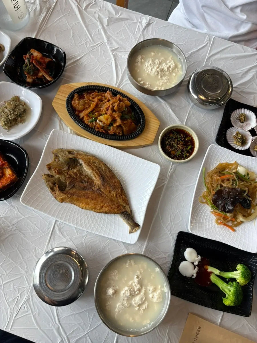 Japchae and steamed scallops from the Saimdang Set