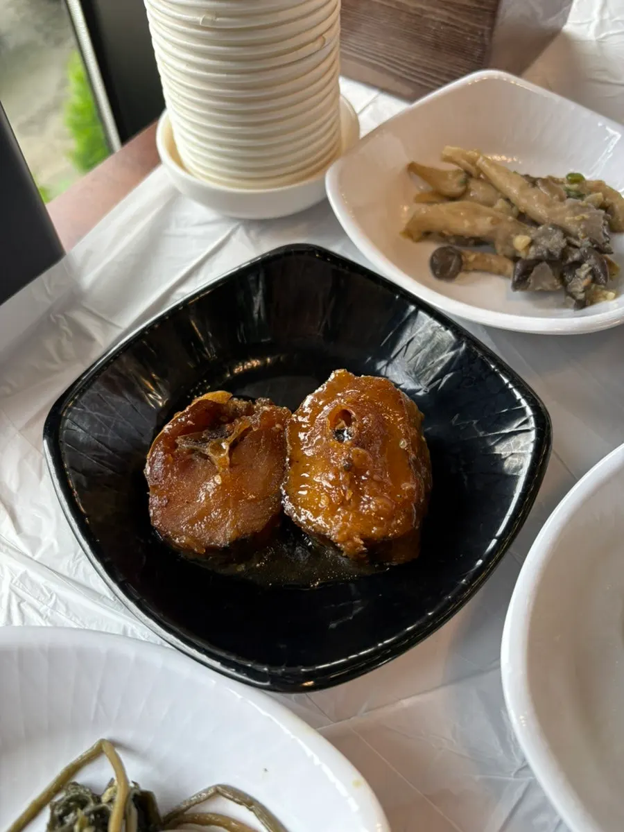 Close-up of Saimdang Bueok's side dish plates