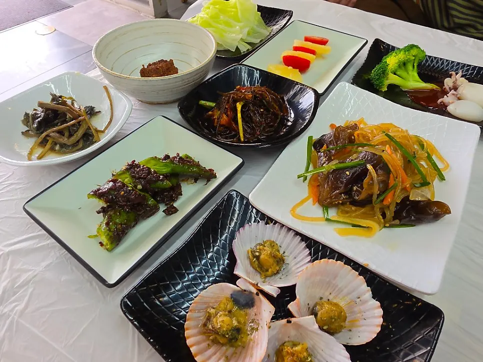Side dishes arriving at the table one by one