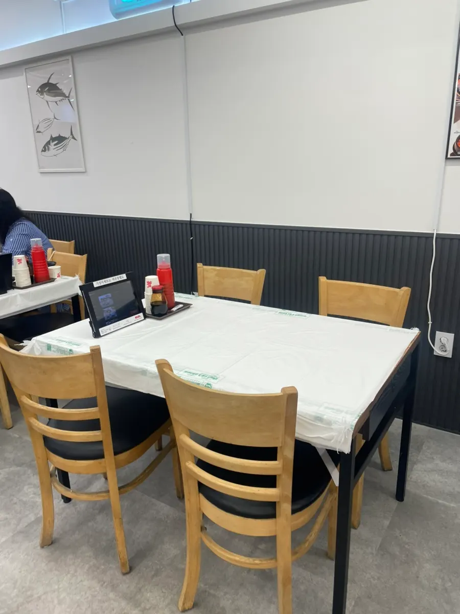 물회와 유비끼회 세트가 적힌 삼삼이네 메뉴판