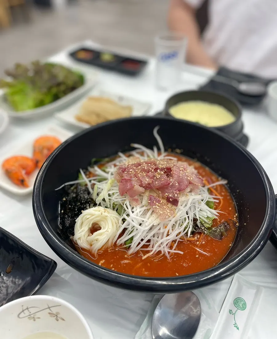 벽에 게시된 참돔 국내산 원산지 표시판