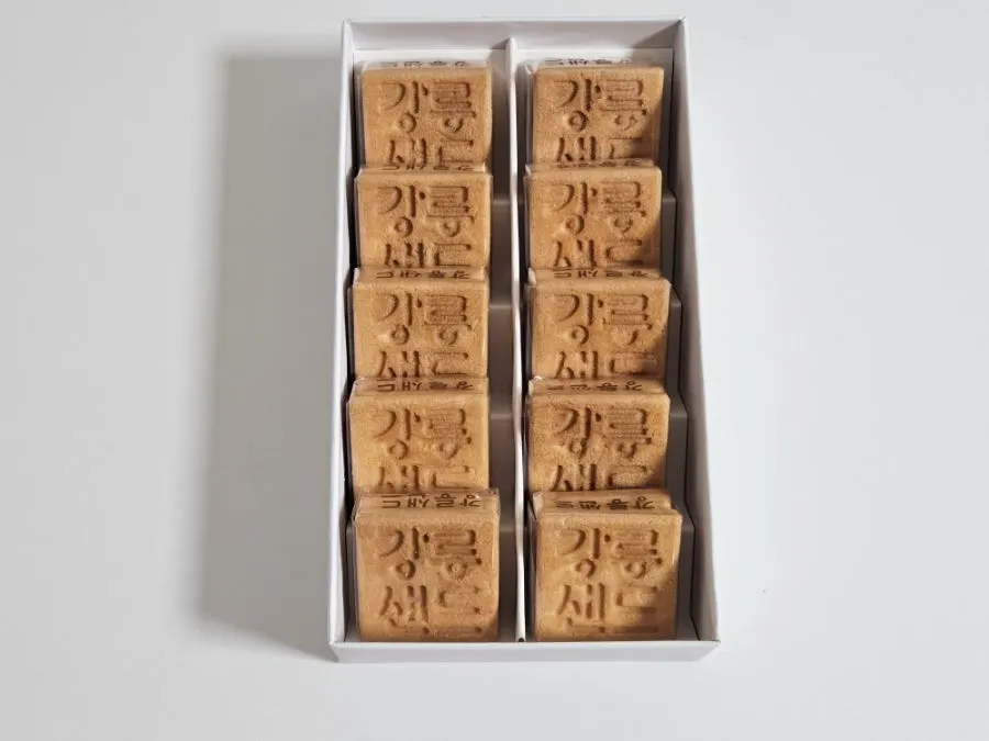 Box of 10 individually wrapped Gangneung Sand pieces