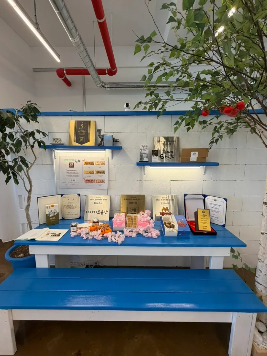 Breakwater bread display at Gangneung Sand Main Branch