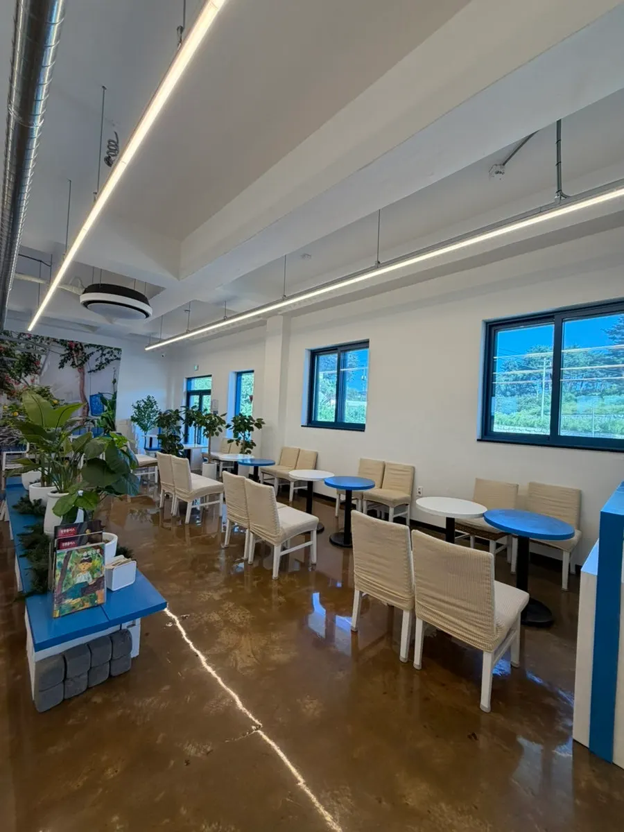 Display space inside Gangneung Sand Main Branch