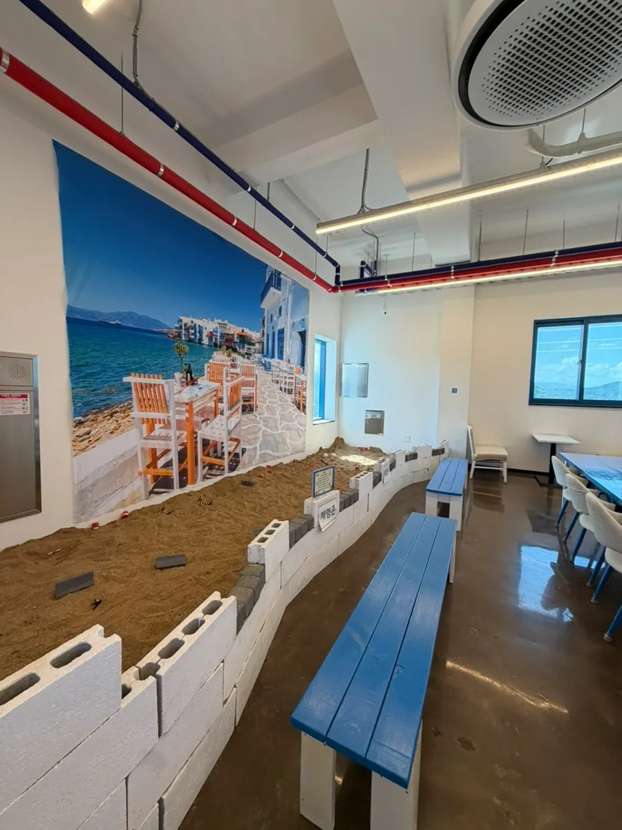 Floor-by-floor interior at Gangneung Sand Main Branch