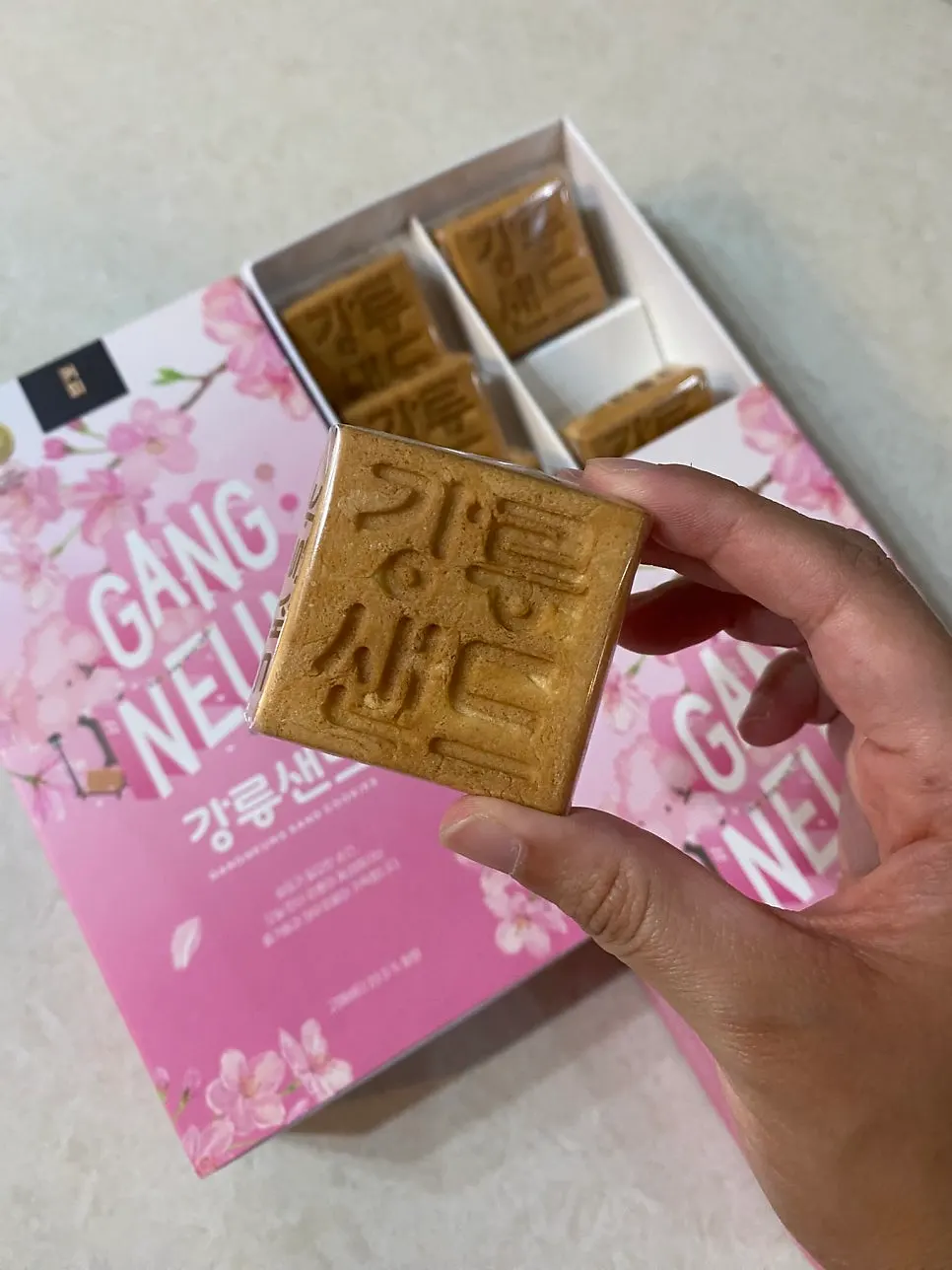 江陵サンド本店のコーヒー味江陵サンドのパッケージ