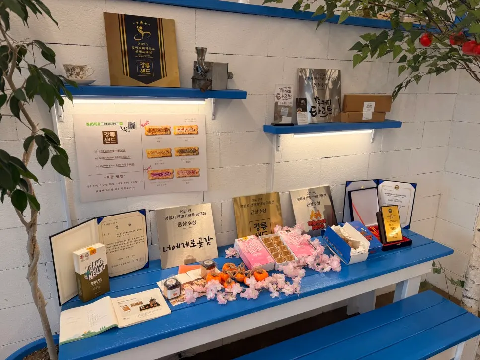 ホワイト・ブルートーンの店内とテーブル