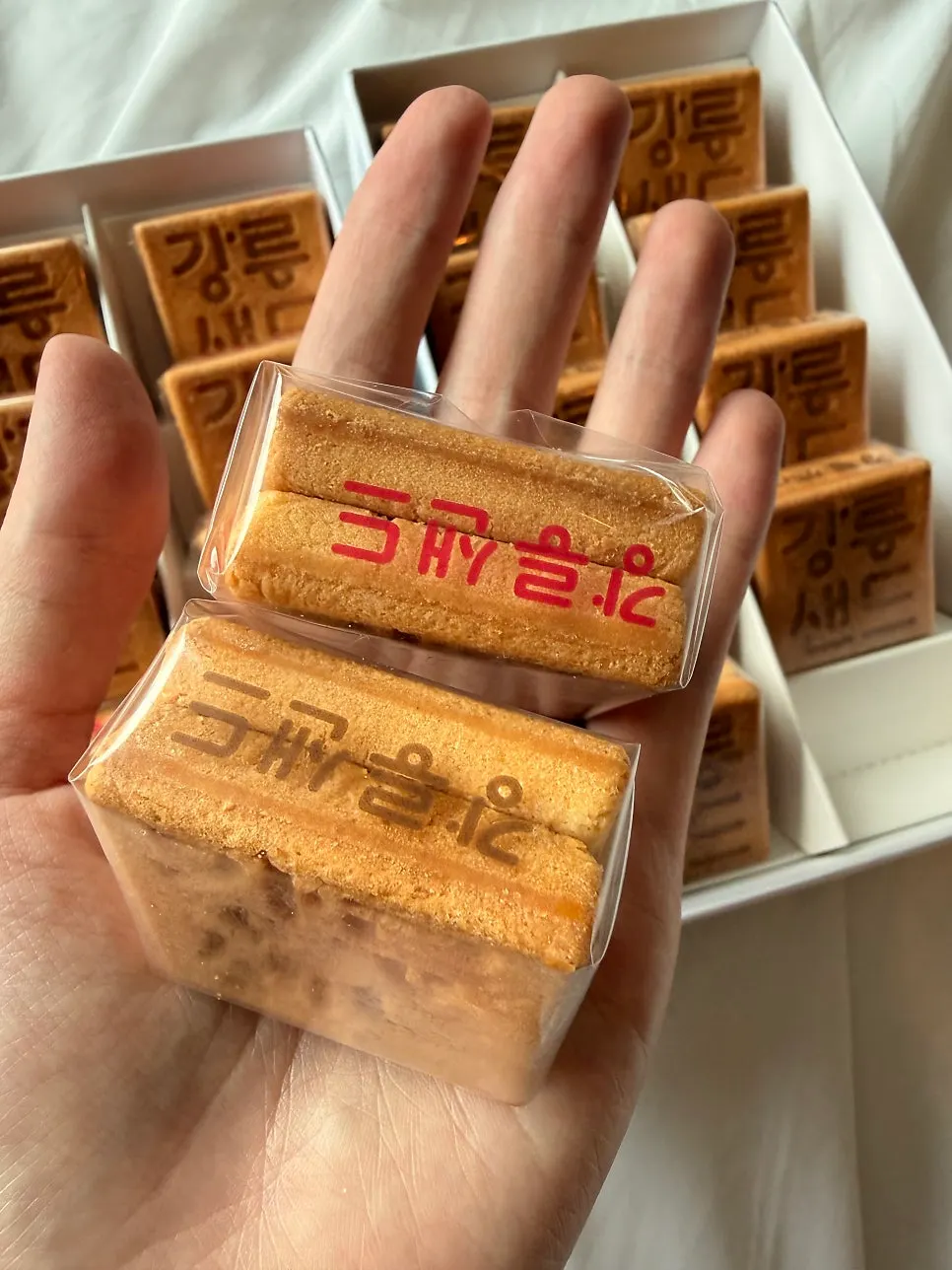 包装側面の色で区別される江陵サンド