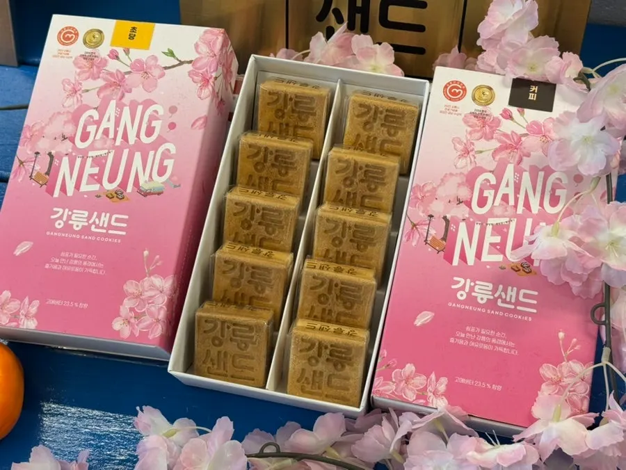 Gangneung Sand lettering engraved on the cookie surface