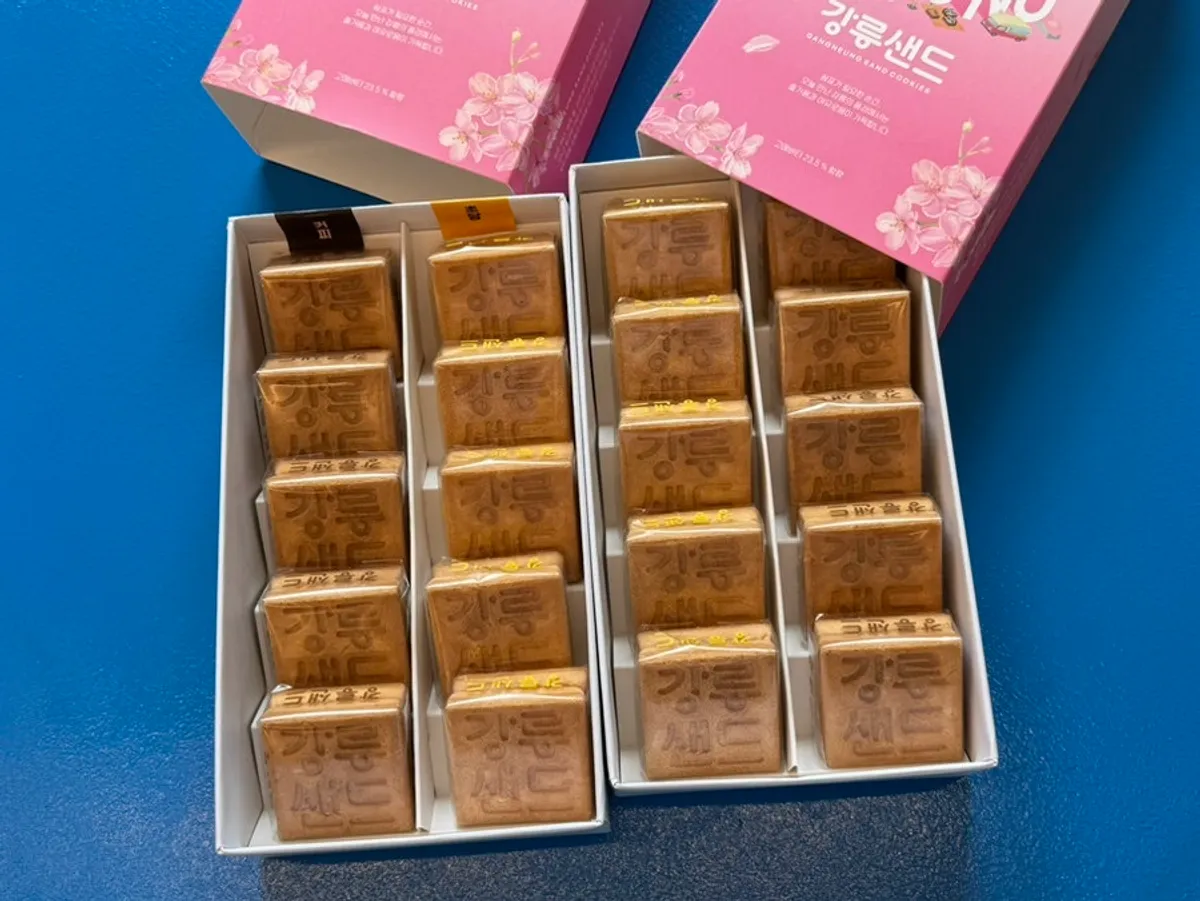 Gangneung Sand individually split into half-and-half packaging