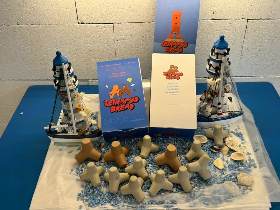 Breakwater bread on display at Gangneung Sand Main Branch
