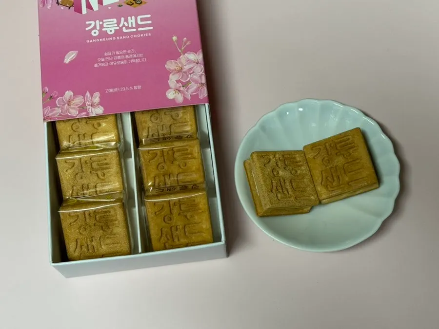 A box of Gangneung Sand set aside as a snack