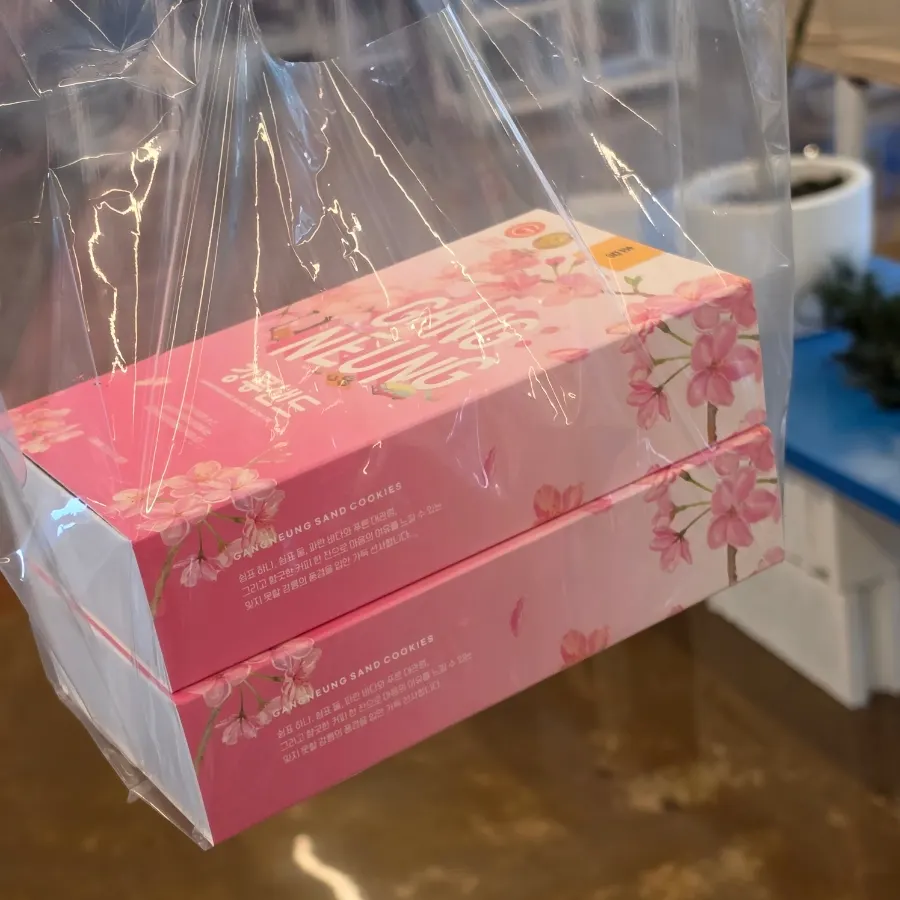 江陵サンド6種類の味の陳列棚