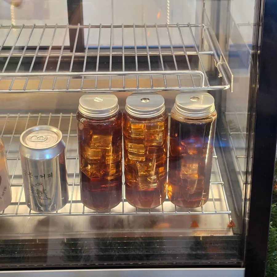店内に陳列された江陵サンドのギフトセット