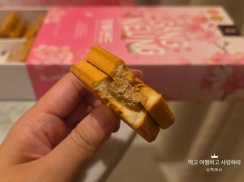 커피 버터크림이 들어간 강릉샌드 단면