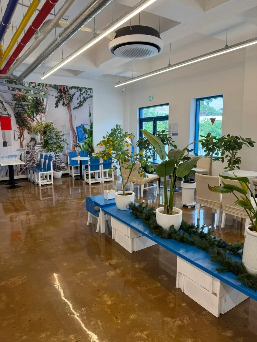 Entrance to the 2nd-floor café at Gangneung Sand Main Branch