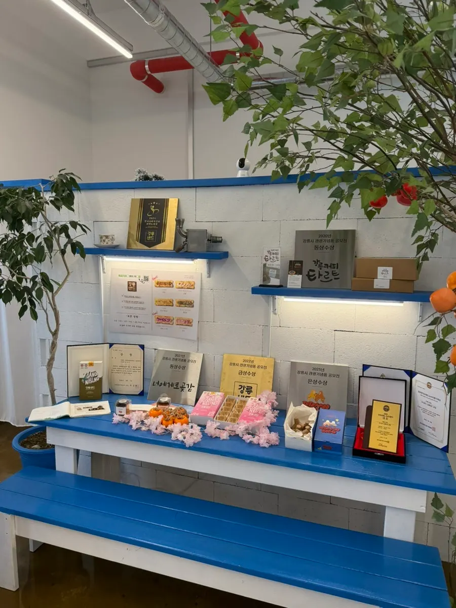 Interior of Gangneung Sand Main Branch café with lots to see