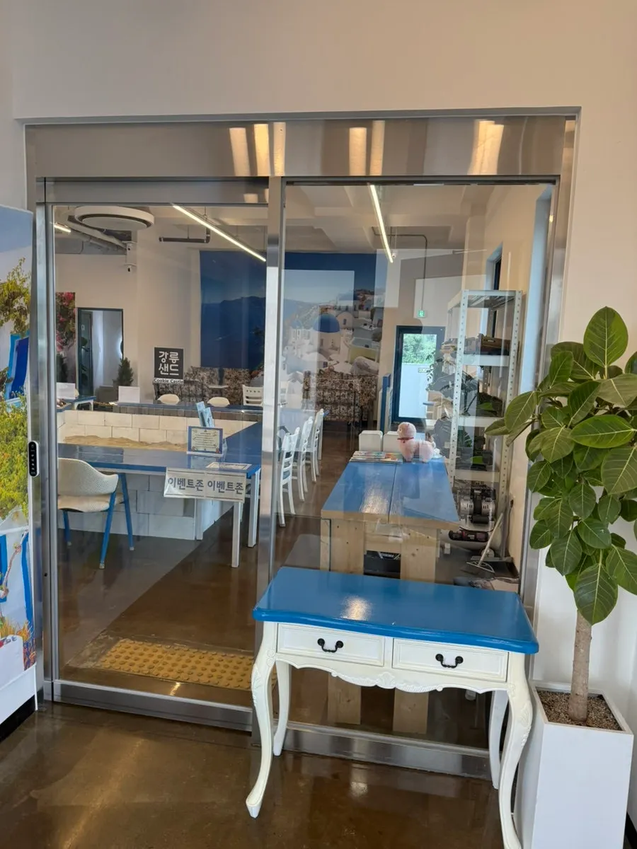 Eating space on the 3rd floor of Gangneung Sand Main Branch