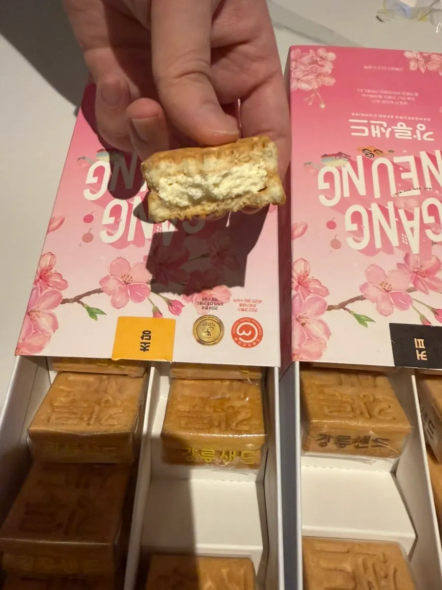 Cross-section of the sweet corn flavor Gangneung Sand