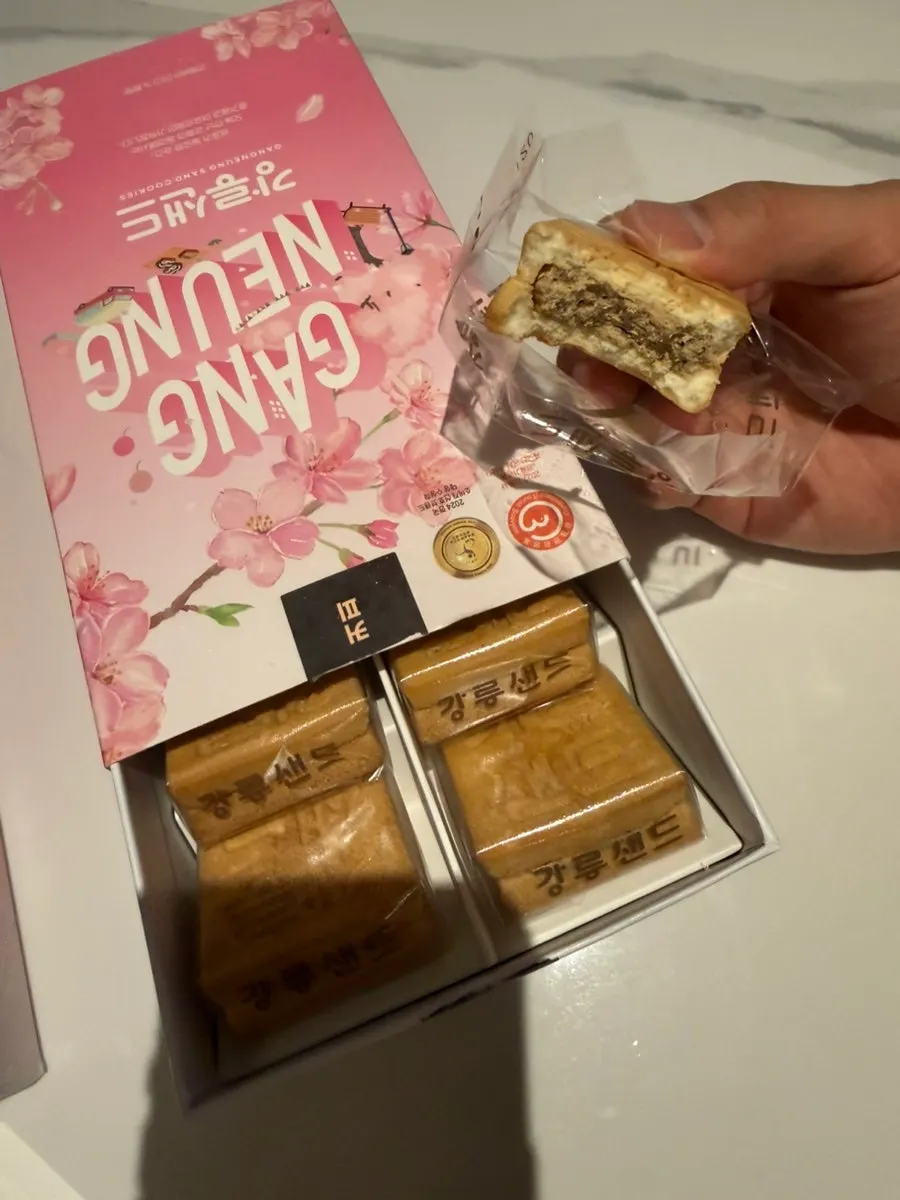 Coffee flavor Gangneung Sand with coffee cream filling