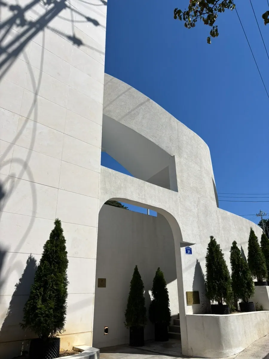 Exterior and parking space at Gangneung Sand Main Branch