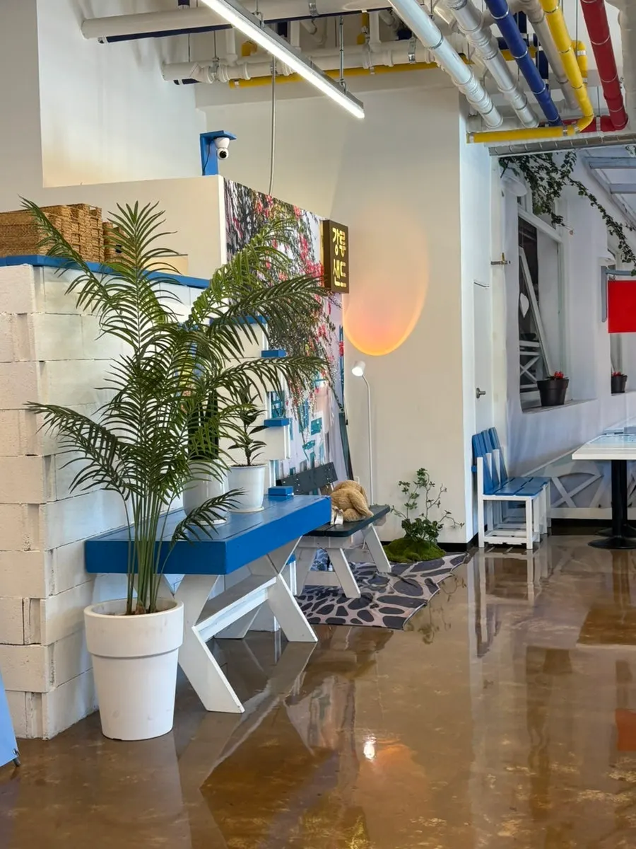Sales area inside Gangneung Sand Main Branch