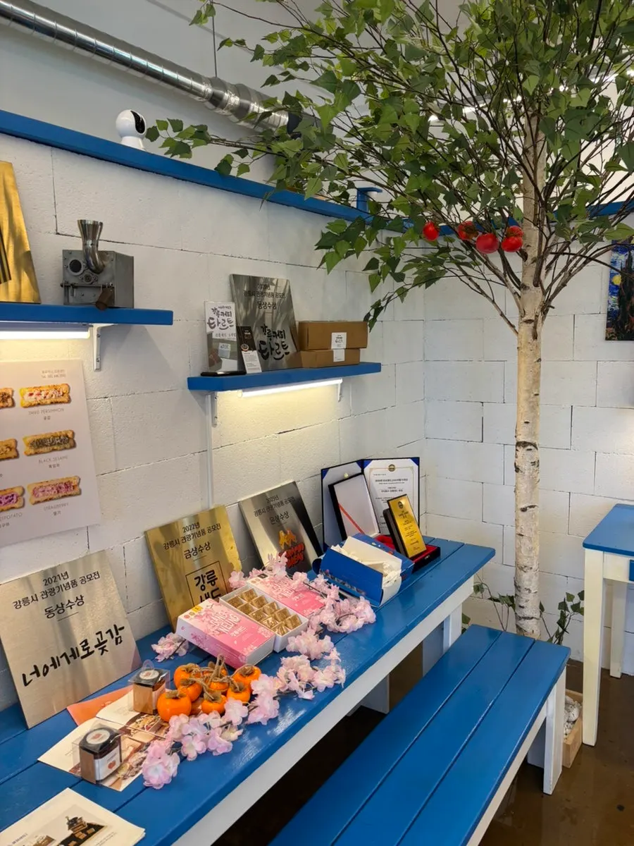 Courier delivery information at Gangneung Sand