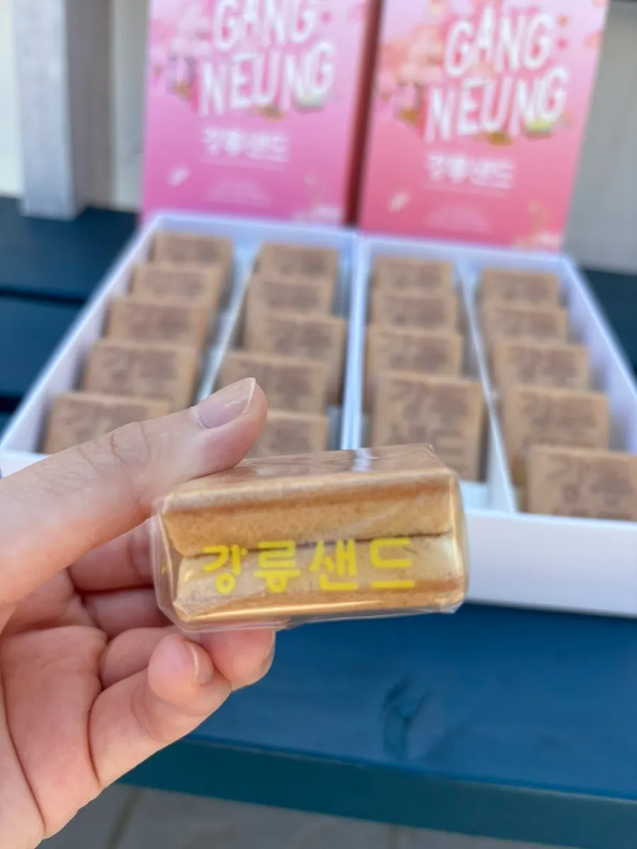 Holding and eating Gangneung Sand coffee sand