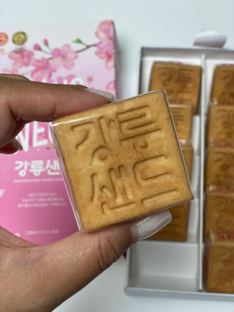 강릉샌드 각인이 새겨진 버터쿠키