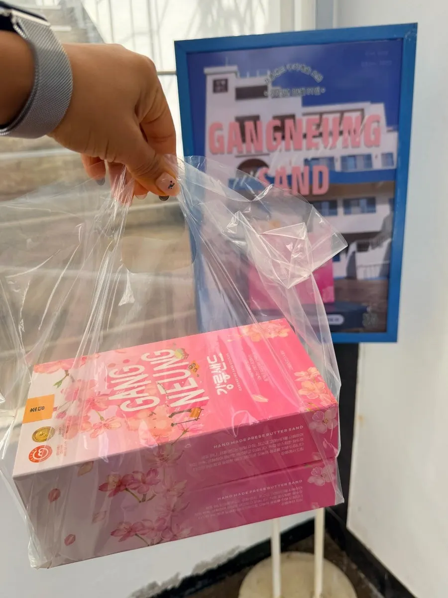 Gangneung Sand packed in a pink gift box