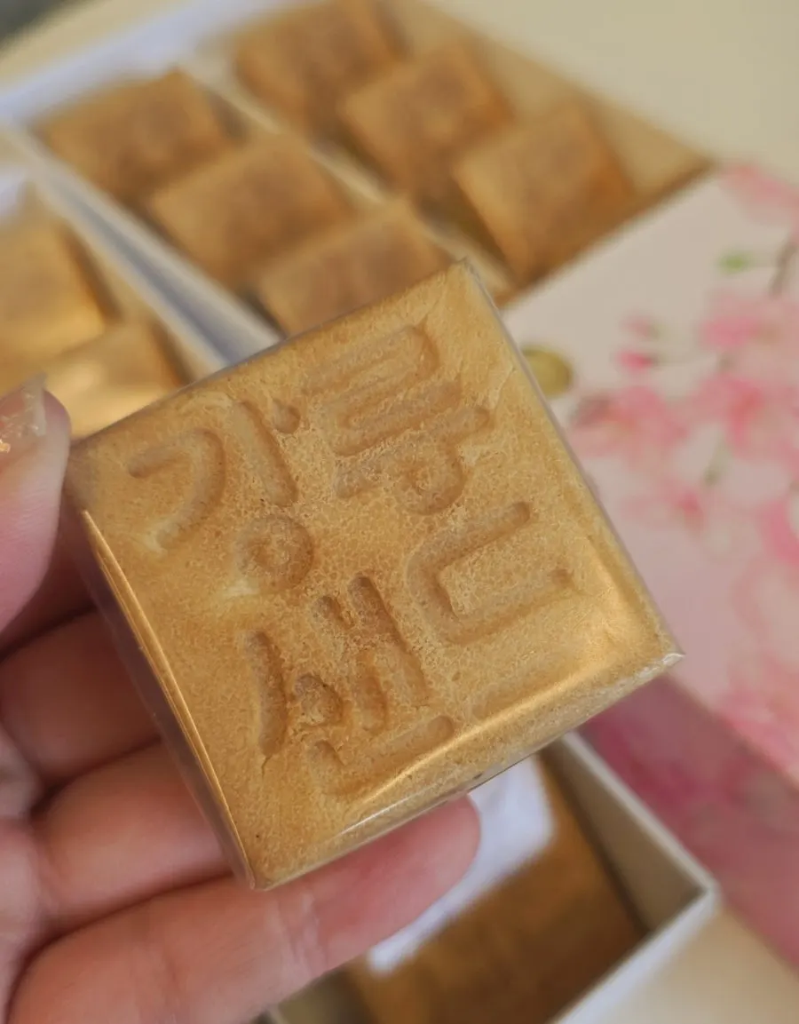 文字色で味が区別できる個包装の江陵サンド