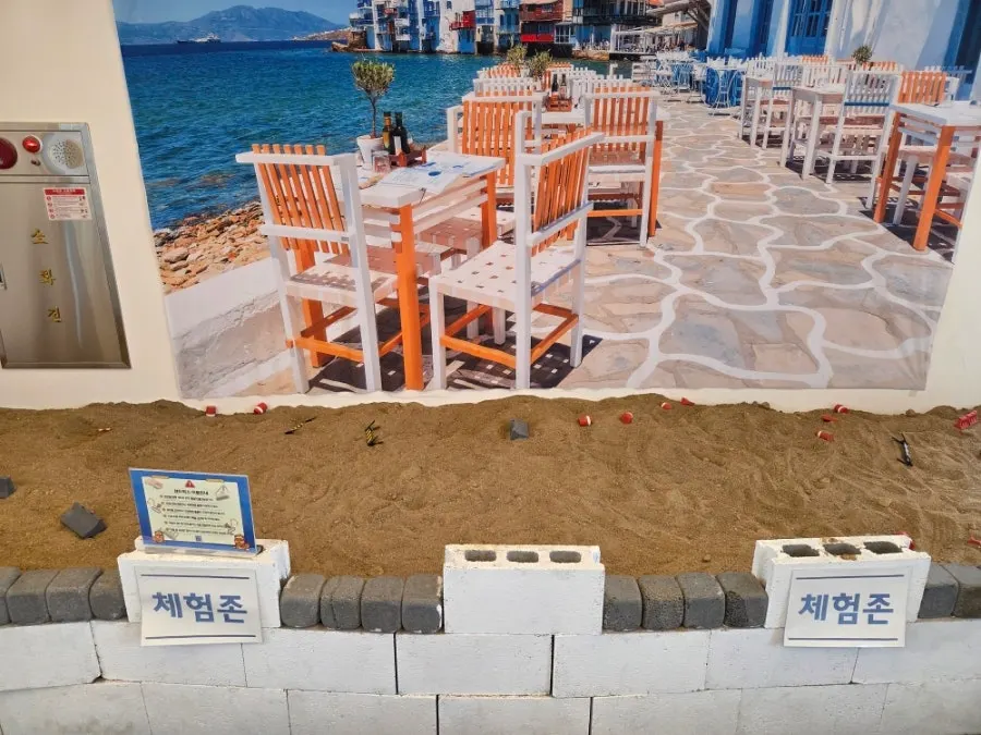 매장 좌석과 식물 배치